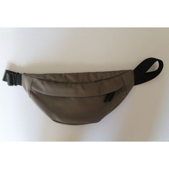 Everlane The Renew Transit Fanny Pack Nutria/Black - Picture 2 of 6